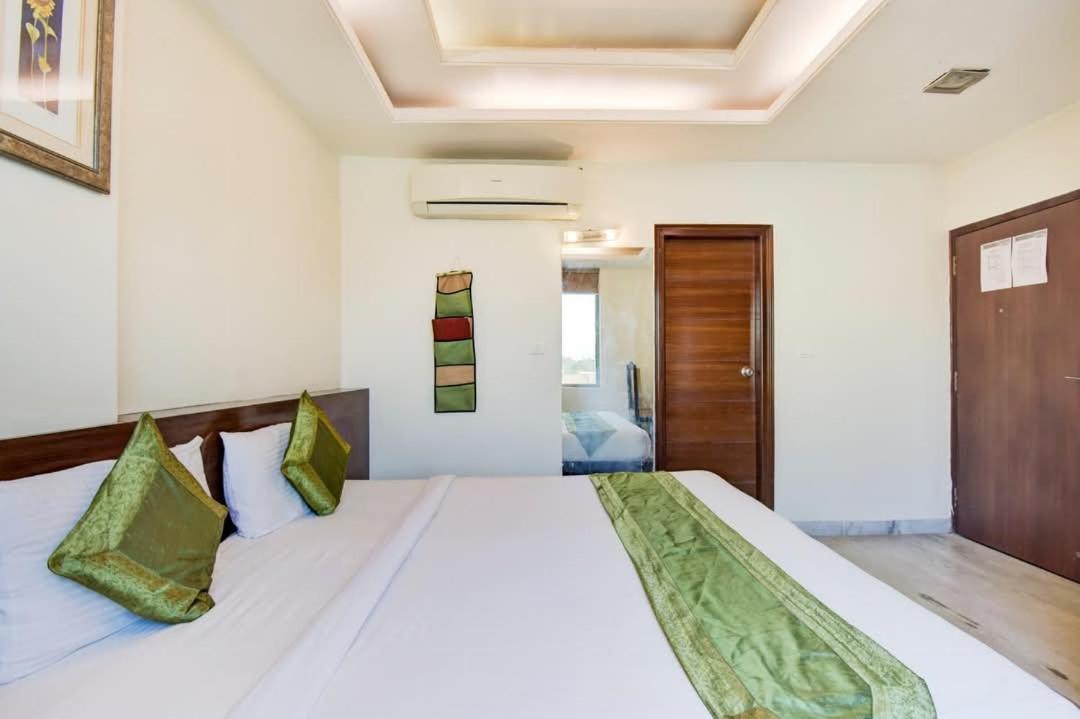 Hotel Sky Heights Dzsaipur Szoba fotó
